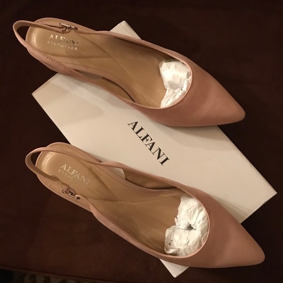 Women’s Shoe - Picture 4 of 4